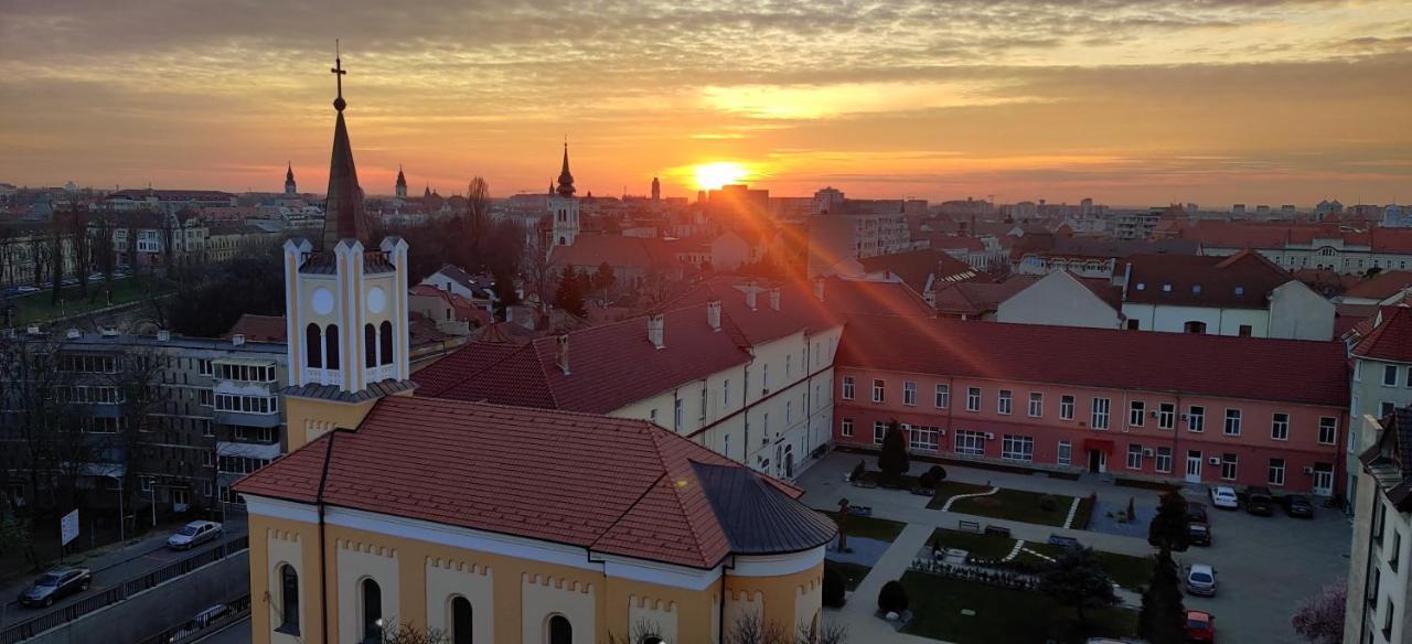 Over The City Oradea Exterior photo